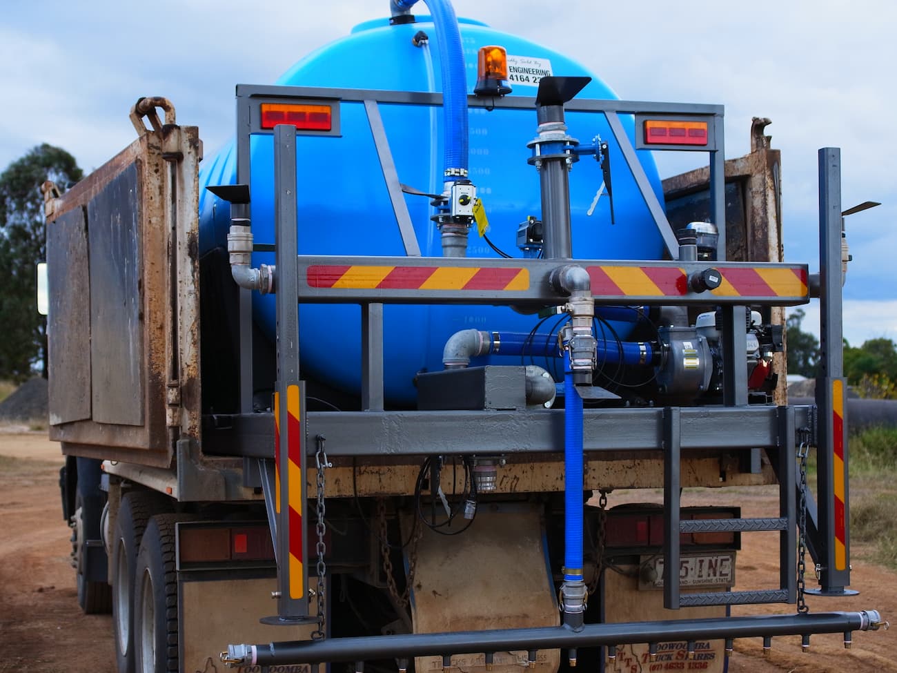 Truck mounted cartage tank