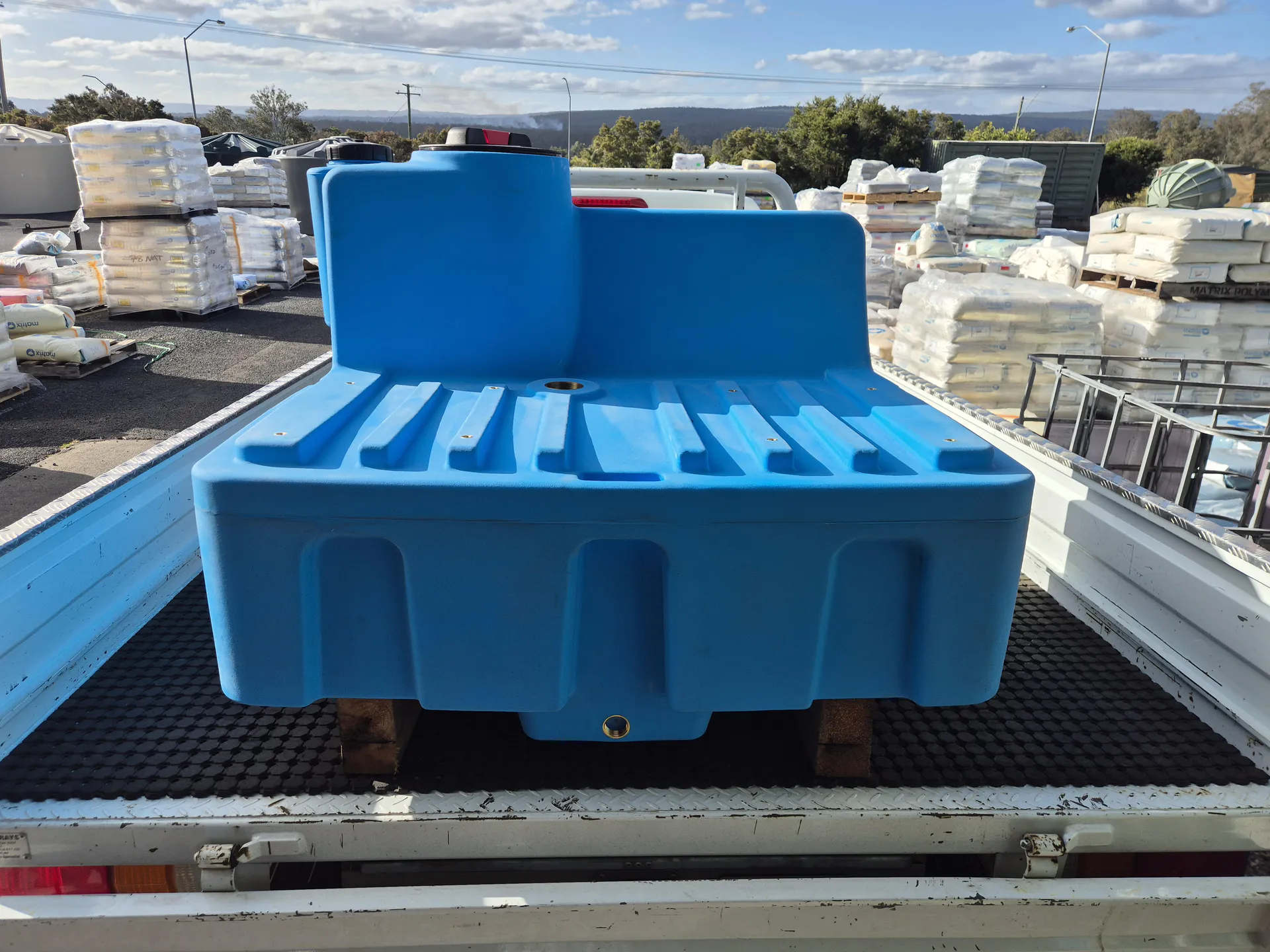 SideMate &ndash; Compact Spray & Fire Tanks for Tough Conditions